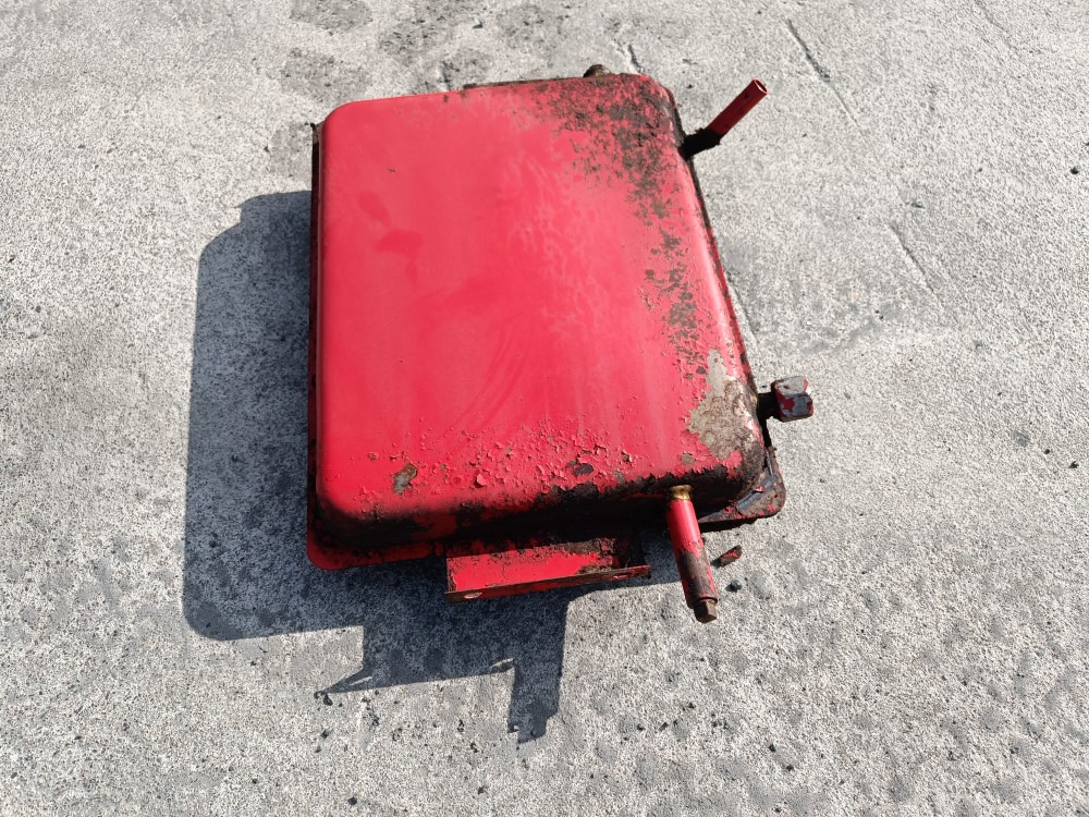 Sampo 410 hydrauliikkaöljysäiliö - Hydrauliktank för Skördetröska: bild 3 Sampo 410 hydrauliikkaöljysäiliö - Hydrauliktank för Skördetröska: bild 3