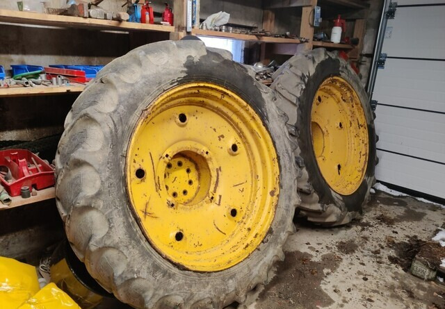 Traktorin renkaat 13.6/12x38 vanteilla - Däck för Traktor: bild 4 Traktorin renkaat 13.6/12x38 vanteilla - Däck för Traktor: bild 4