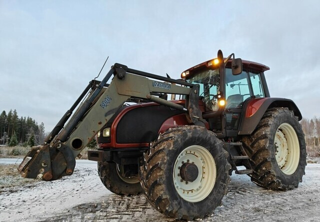 Valtra T190 HiTech etukuormaajalla - Traktor: bild 2 Valtra T190 HiTech etukuormaajalla - Traktor: bild 2