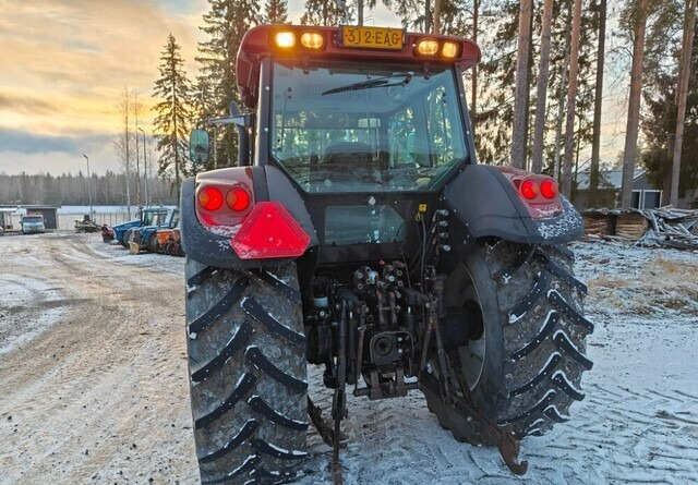 Valtra T190 HiTech etukuormaajalla - Traktor: bild 3 Valtra T190 HiTech etukuormaajalla - Traktor: bild 3