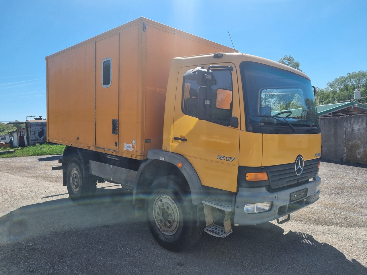 MERCEDES-BENZ ATEGO 1017 4x4 BOX + PTO - Lastbil med skåp: bild 3 MERCEDES-BENZ ATEGO 1017 4x4 BOX + PTO - Lastbil med skåp: bild 3