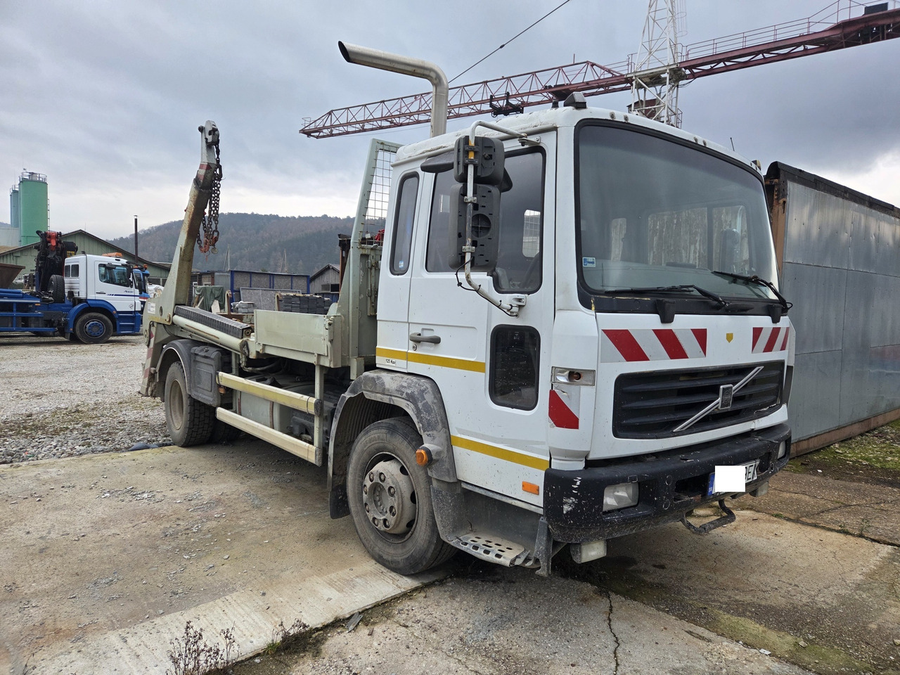 VOLVO FL6 - 250 chain container system telescop - Liftdumper lastbil: bild 1 VOLVO FL6 - 250 chain container system telescop - Liftdumper lastbil: bild 1