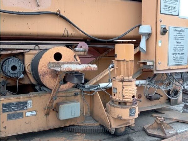 Liebherr 32K, 1992 yom, cabin stering, loco PL - Självresande tornkran: bild 3 Liebherr 32K, 1992 yom, cabin stering, loco PL - Självresande tornkran: bild 3