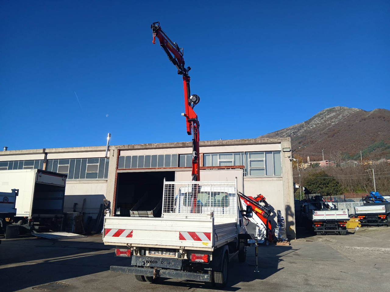 IVECO DAILY 35-120 - Kranbil: bild 4 IVECO DAILY 35-120 - Kranbil: bild 4