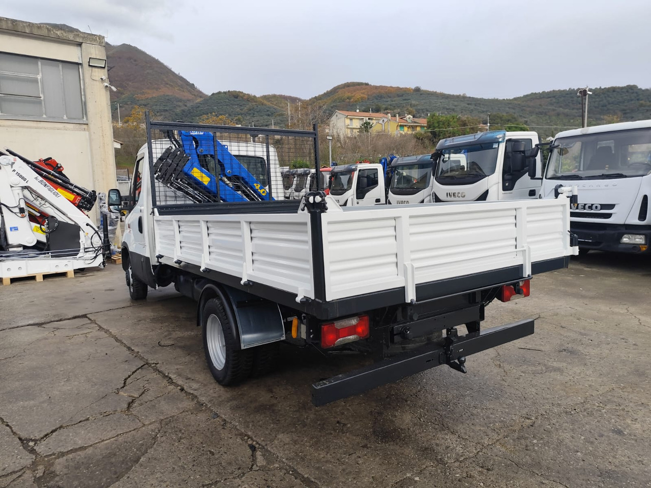 IVECO DAILY 35-150 - Tippbil lastbil, Kranbil: bild 3 IVECO DAILY 35-150 - Tippbil lastbil, Kranbil: bild 3