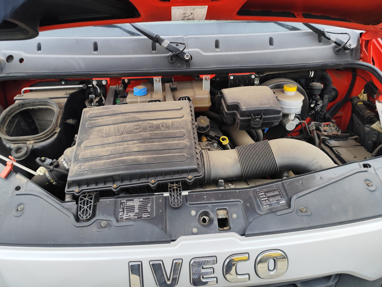 IVECO DAILY 35C13 - Transportbil med tippflak: bild 2 IVECO DAILY 35C13 - Transportbil med tippflak: bild 2