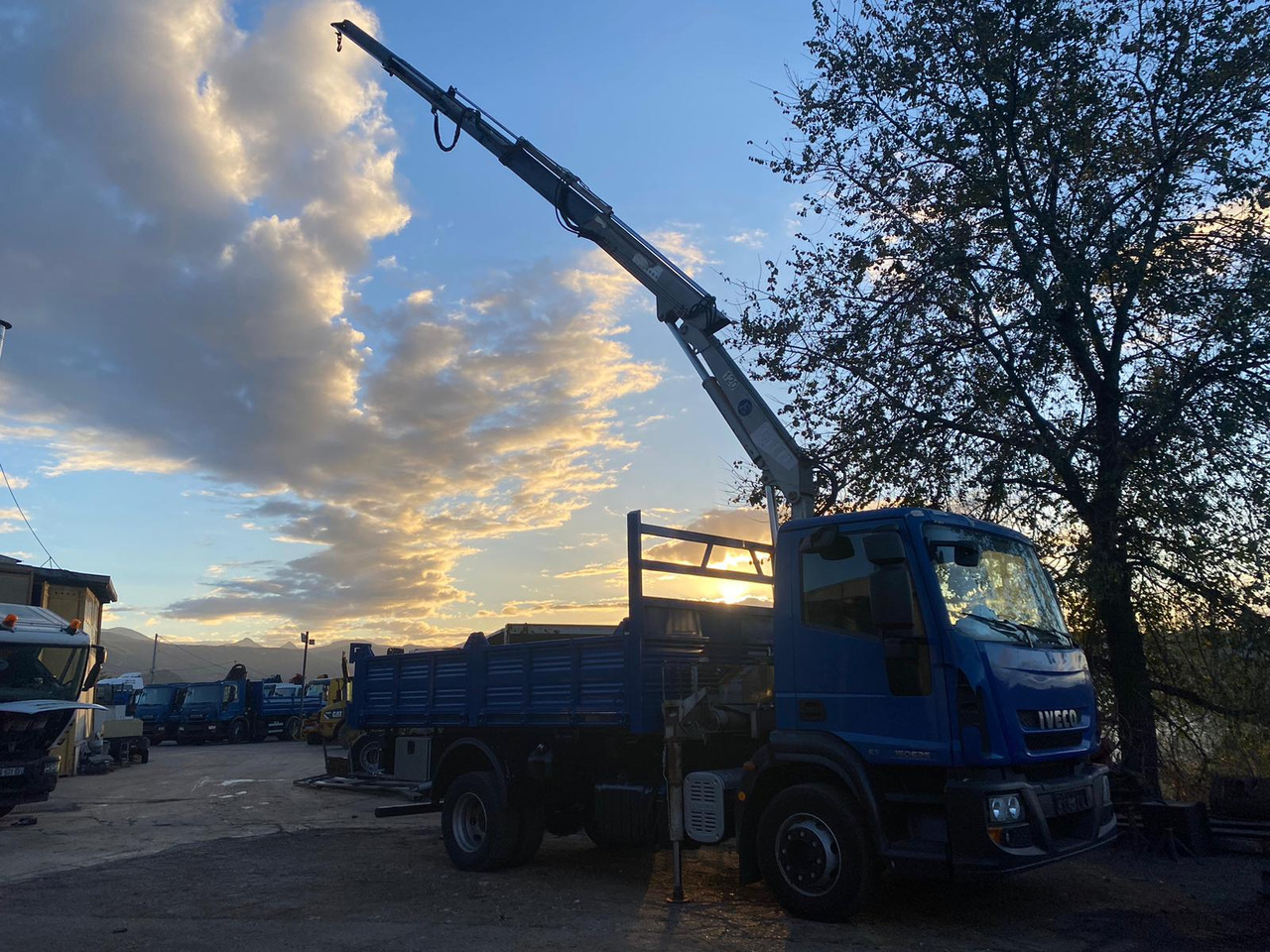 IVECO EUROCARGO 150E25P - Kranbil, Tippbil lastbil: bild 5 IVECO EUROCARGO 150E25P - Kranbil, Tippbil lastbil: bild 5