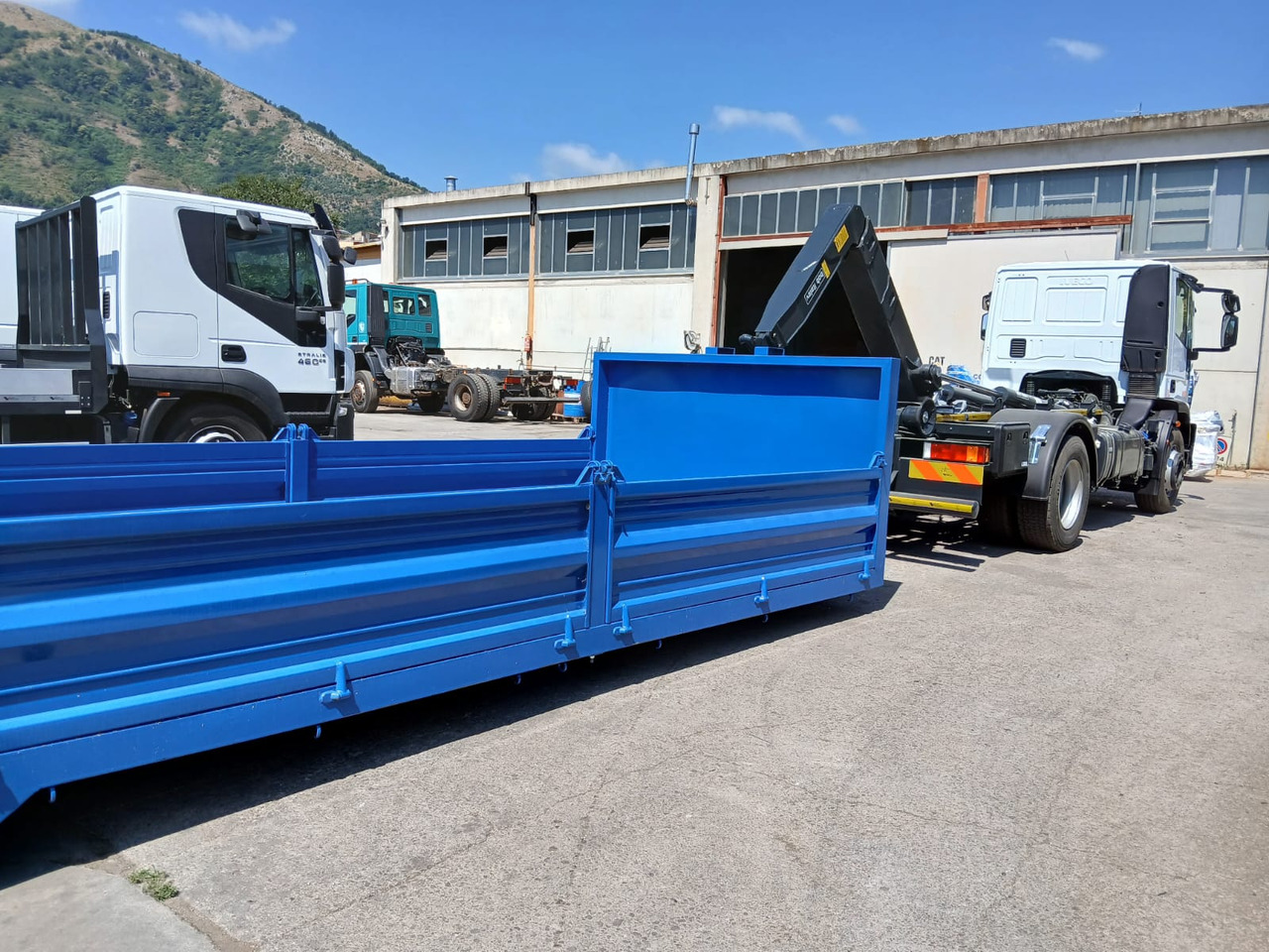 IVECO EUROCARGO 190EL25 - Lastväxlare lastbil: bild 2 IVECO EUROCARGO 190EL25 - Lastväxlare lastbil: bild 2