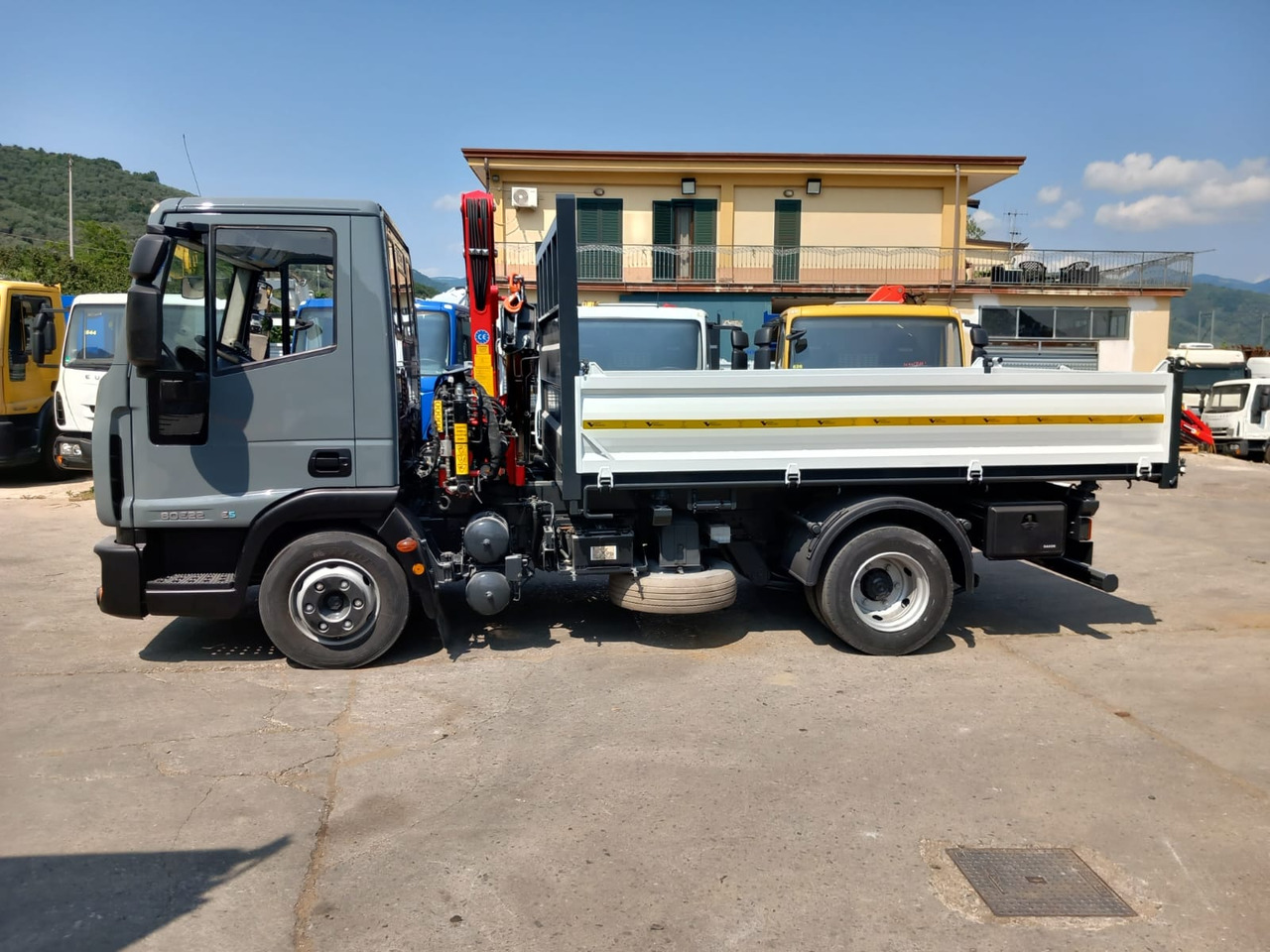 IVECO EUROCARGO 80E22 - Kranbil, Tippbil lastbil: bild 4 IVECO EUROCARGO 80E22 - Kranbil, Tippbil lastbil: bild 4