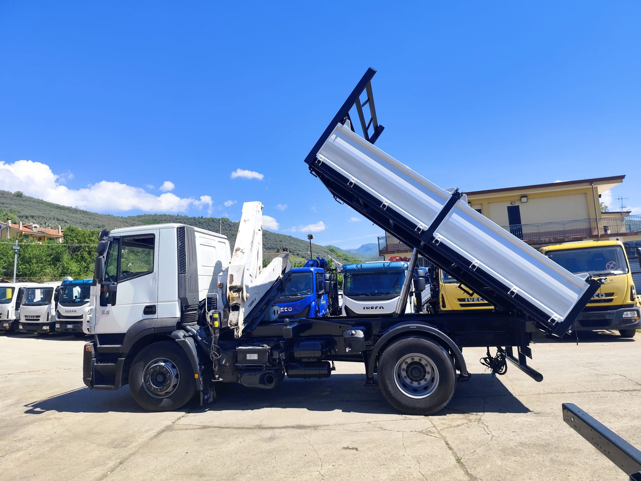 IVECO STRALIS CUBE 190S33 - Kranbil, Tippbil lastbil: bild 3 IVECO STRALIS CUBE 190S33 - Kranbil, Tippbil lastbil: bild 3