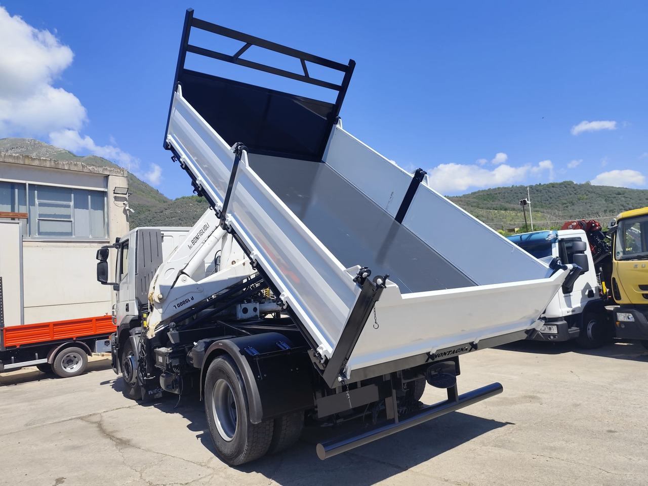 IVECO STRALIS CUBE 190S33 - Kranbil, Tippbil lastbil: bild 4 IVECO STRALIS CUBE 190S33 - Kranbil, Tippbil lastbil: bild 4