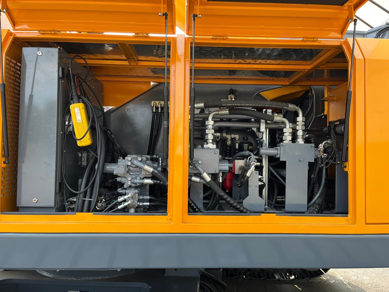 SENNEBOGEN 673 - Bandgående kran: bild 2 SENNEBOGEN 673 - Bandgående kran: bild 2