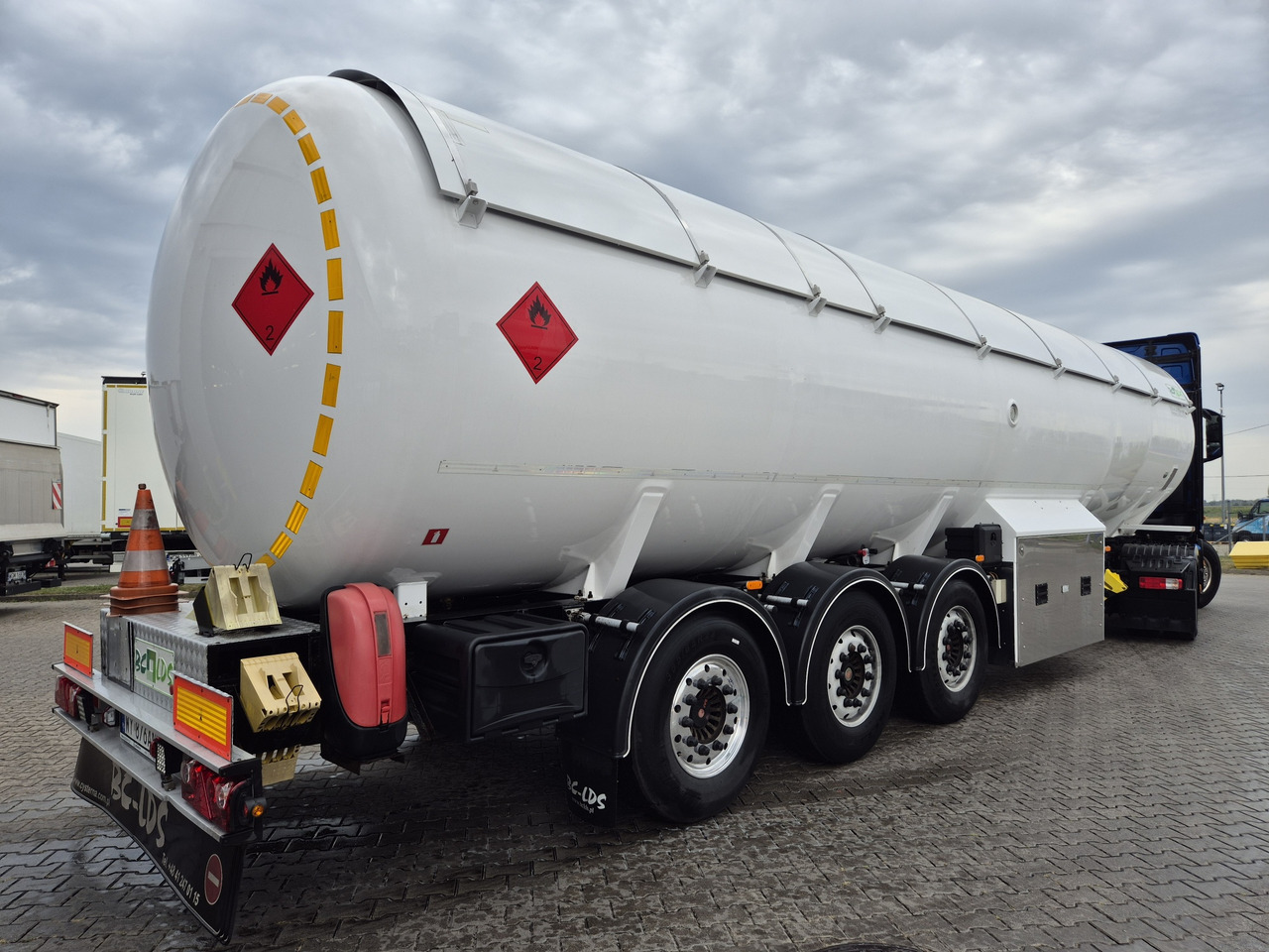 BC-LDS EMERSON/ propane/ butane/ lpg/ gpl - Tanktrailer: bild 1 BC-LDS EMERSON/ propane/ butane/ lpg/ gpl - Tanktrailer: bild 1