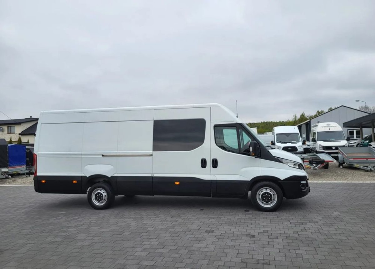 Iveco Daily Max 7 -osobowe - Dubbelhytt transportbil: bild 2 Iveco Daily Max 7 -osobowe - Dubbelhytt transportbil: bild 2