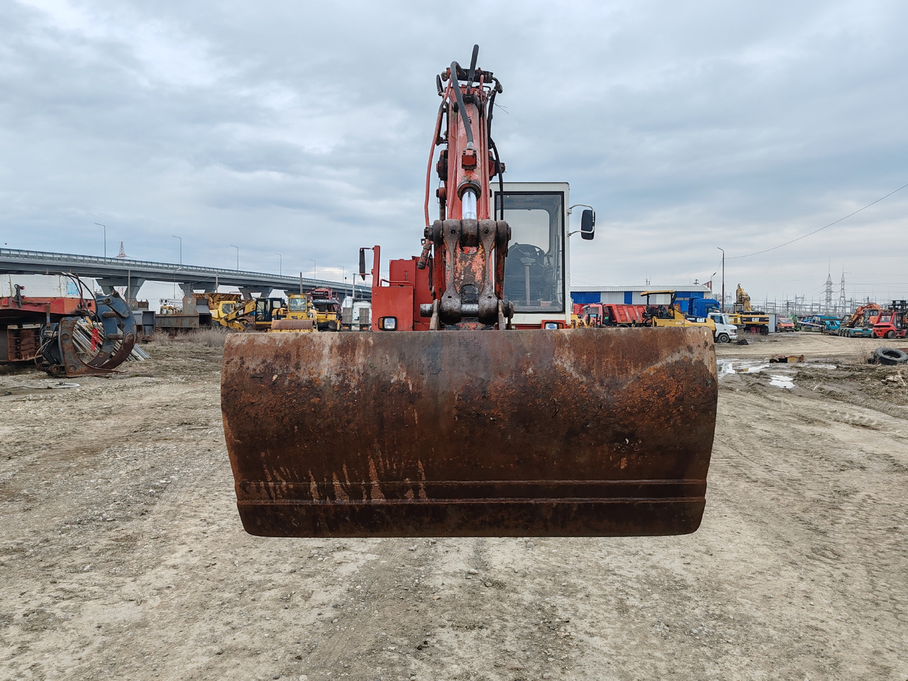 Case Poclain 61P - Grävmaskin på däck: bild 2 Case Poclain 61P - Grävmaskin på däck: bild 2