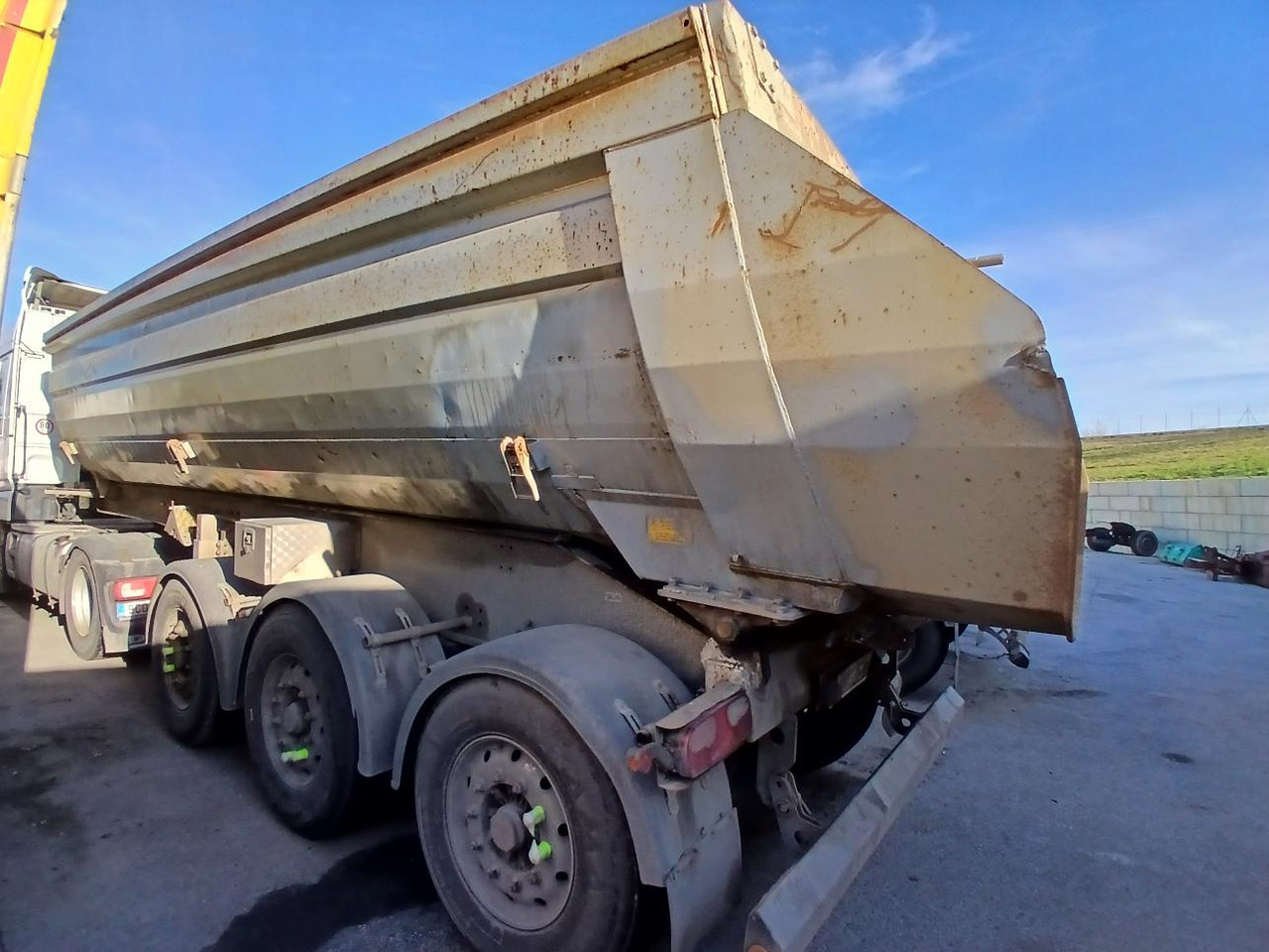 MENCI - Tippbil semitrailer: bild 1 MENCI - Tippbil semitrailer: bild 1