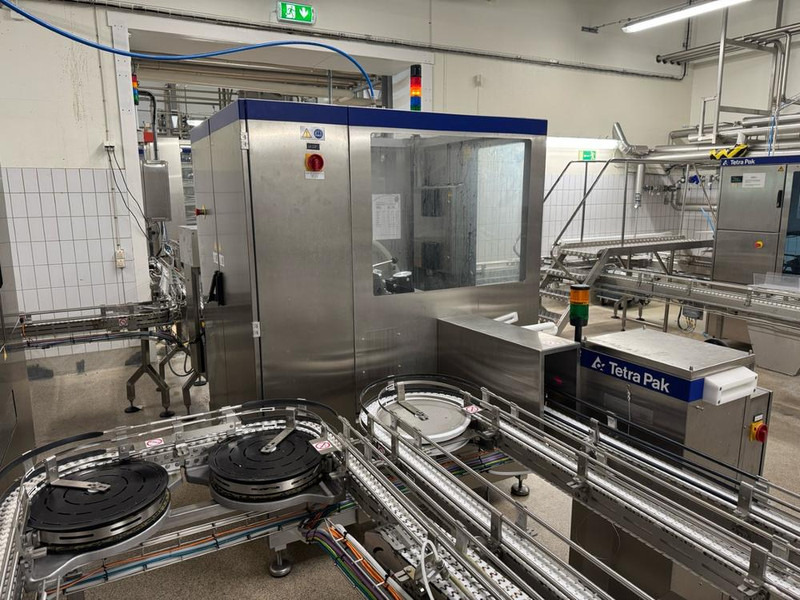 Tetra Pak Straw Applicator 30 - Livsmedelsmaskin: bild 2 Tetra Pak Straw Applicator 30 - Livsmedelsmaskin: bild 2