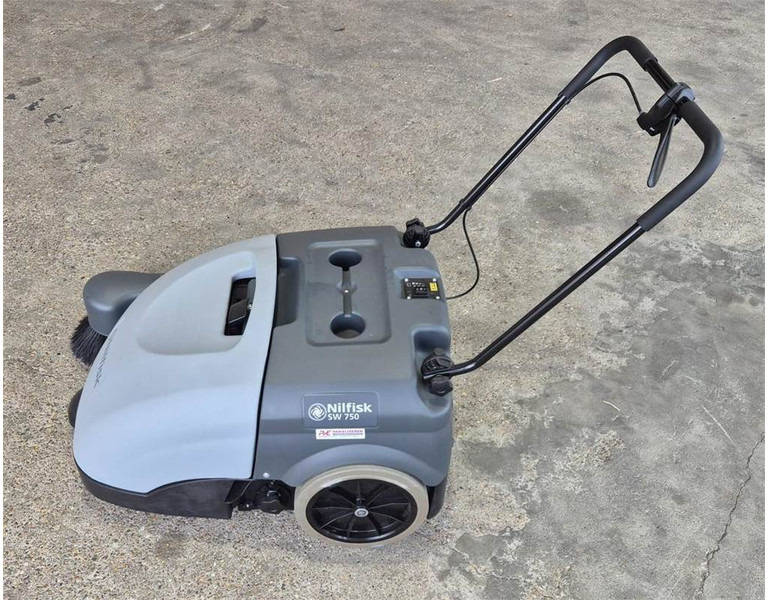 Nilfisk SW 750 - Sopmaskin: bild 2 Nilfisk SW 750 - Sopmaskin: bild 2