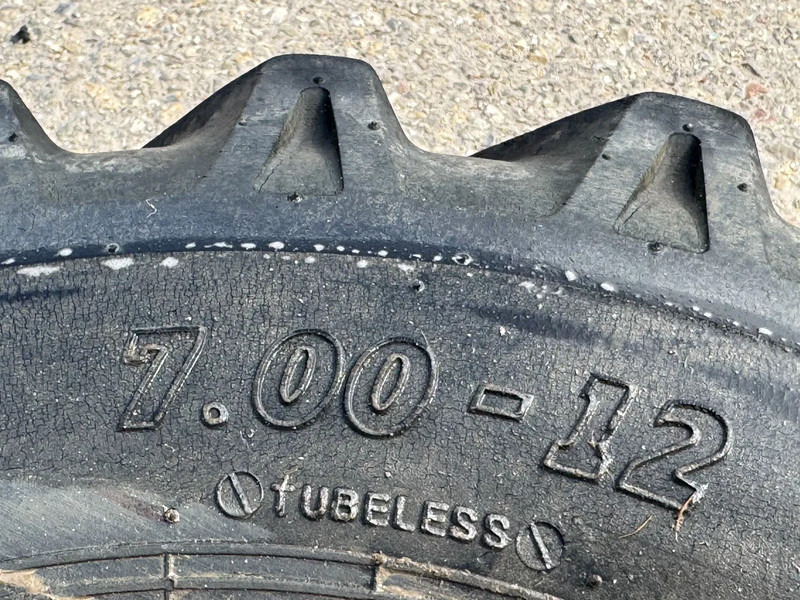 Giant Banden met velg 7.00-12 - Däck: bild 3 Giant Banden met velg 7.00-12 - Däck: bild 3