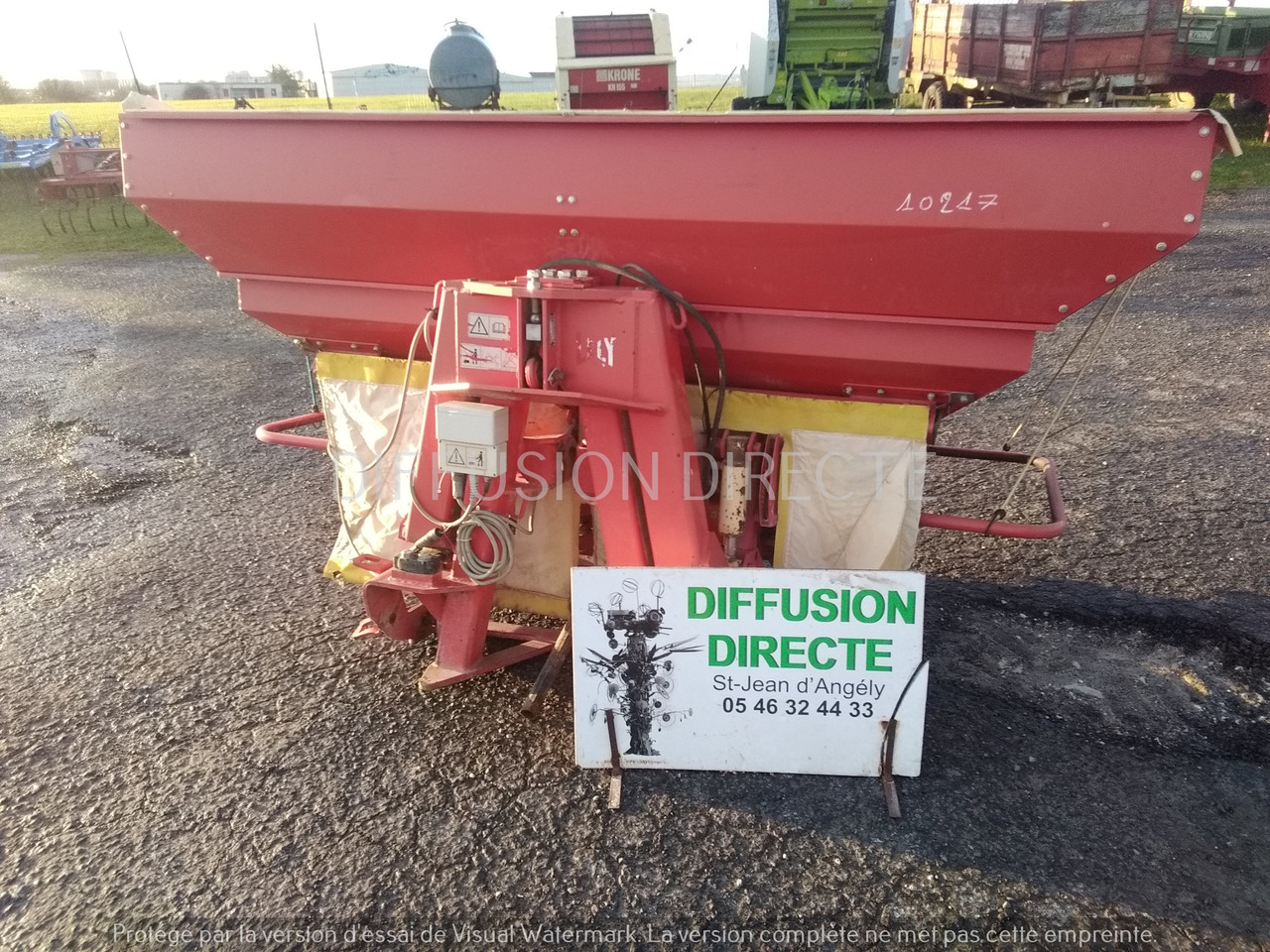 LELY DISTRIBUTEUR D'ENGRAIS CENTERMATIC PESEE - Mineralgödselspridare: bild 1 LELY DISTRIBUTEUR D'ENGRAIS CENTERMATIC PESEE - Mineralgödselspridare: bild 1