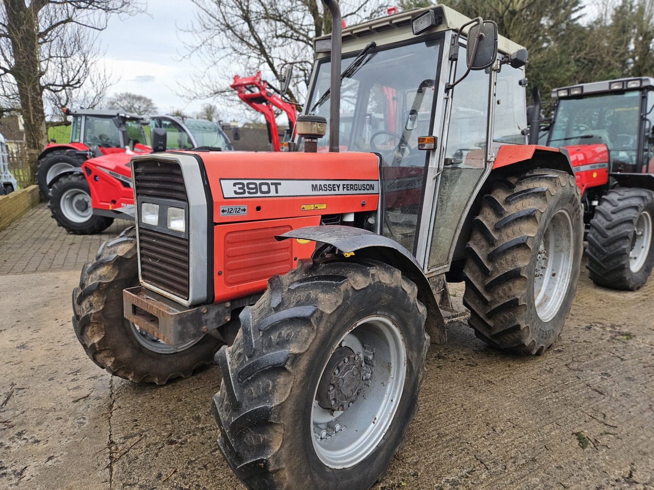 1993 MF 390T 4wd tractor, good off farm condition - Traktor: bild 2 1993 MF 390T 4wd tractor, good off farm condition - Traktor: bild 2
