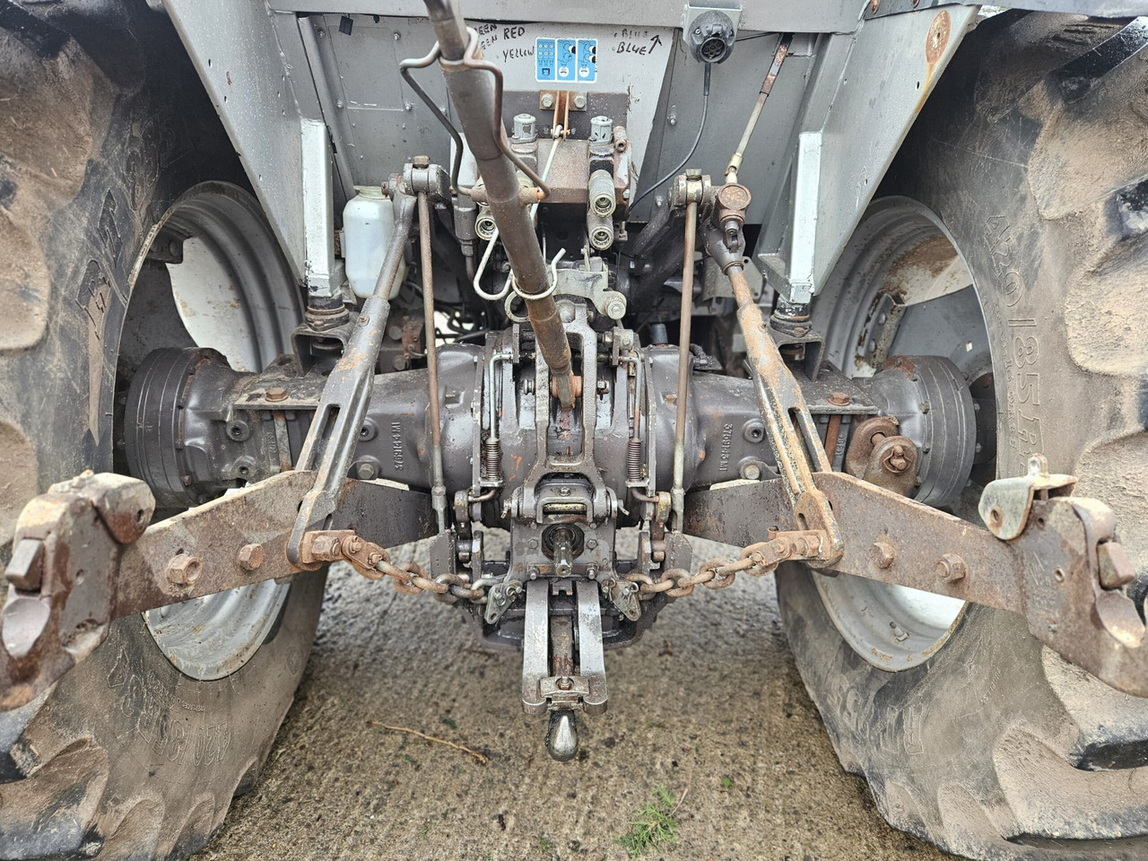 1993 MF 390T 4wd tractor, good off farm condition - Traktor: bild 4 1993 MF 390T 4wd tractor, good off farm condition - Traktor: bild 4