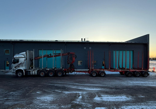 Mercedes-BenzArocs 8x4 - Timmerbil, Kranbil: bild 3 Mercedes-BenzArocs 8x4 - Timmerbil, Kranbil: bild 3