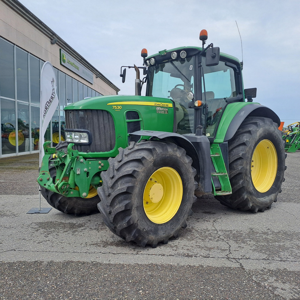 JOHN DEERE 7530 PREMIUM - Traktor: bild 1 JOHN DEERE 7530 PREMIUM - Traktor: bild 1