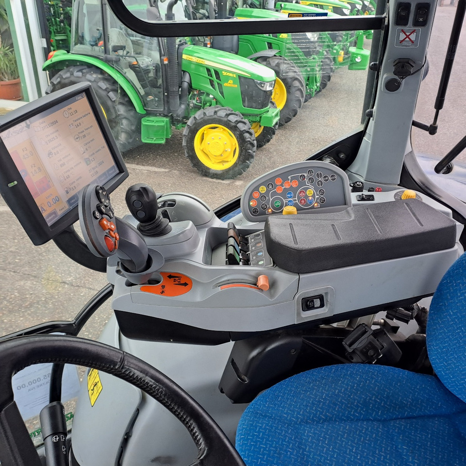 NEW HOLLAND T7.270 BLUEPOWER - ASTA AGRIBERTOCCHI - Traktor: bild 2 NEW HOLLAND T7.270 BLUEPOWER - ASTA AGRIBERTOCCHI - Traktor: bild 2