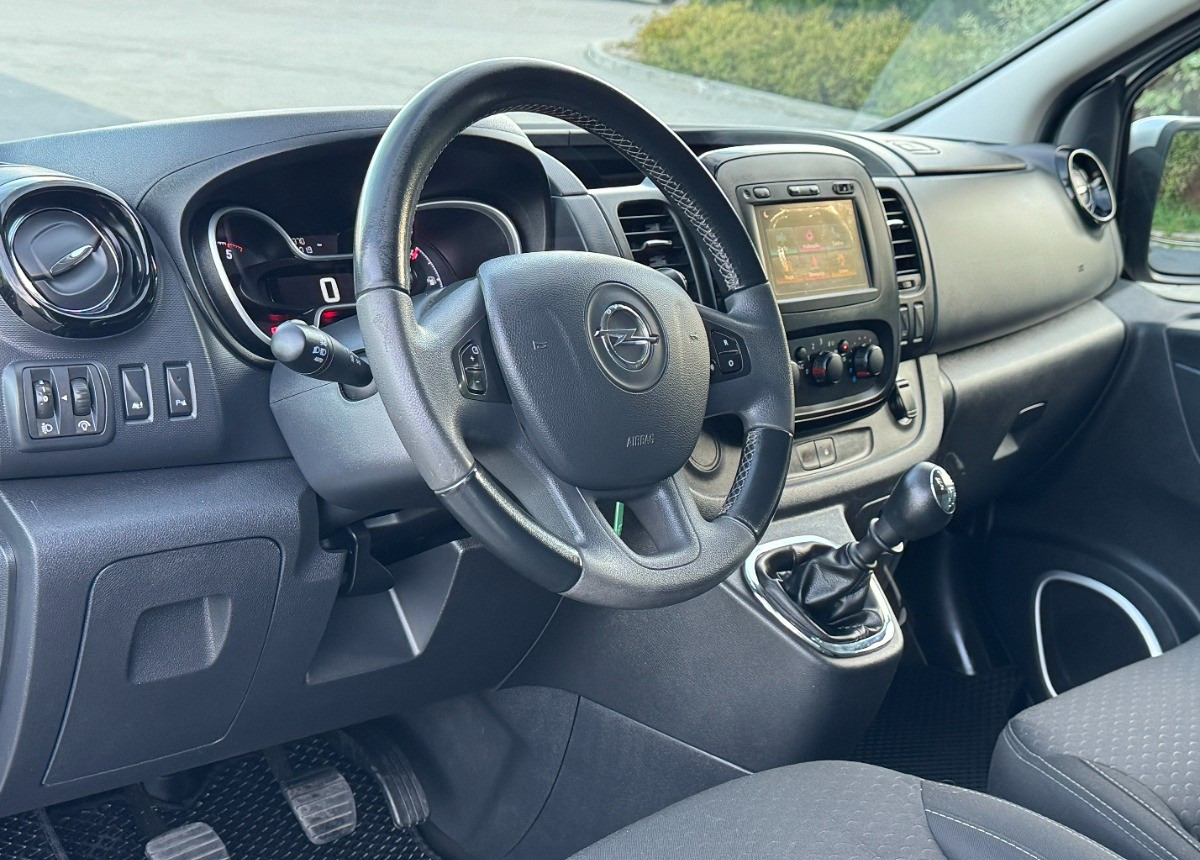 Opel Vivaro 1.6 DCI 145KM 9 osobowy Nawiewy góra dół DOINWESTOWANY Super stan - Kombi: bild 5 Opel Vivaro 1.6 DCI 145KM 9 osobowy Nawiewy góra dół DOINWESTOWANY Super stan - Kombi: bild 5