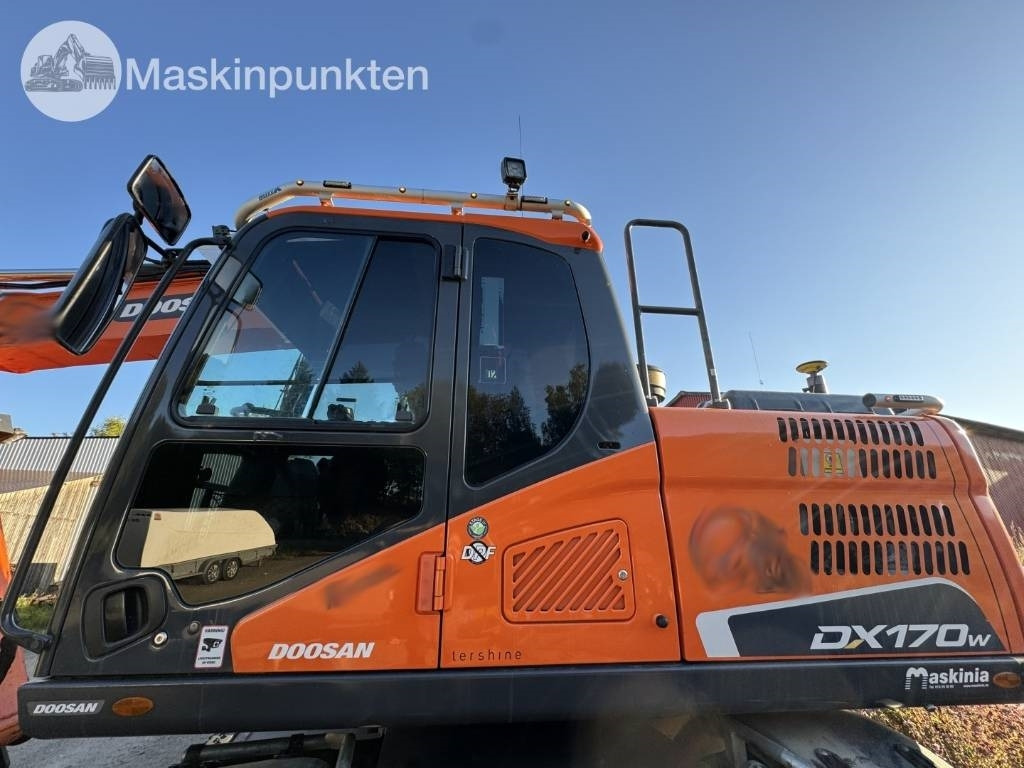 Grävmaskin på däck Doosan DX 170 W-5 + Tippvagn + Redskap: bild 26