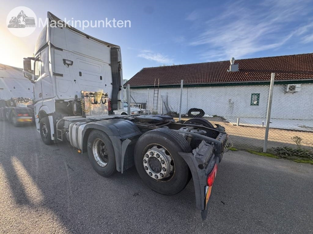 Mercedes-Benz Actros 963-4-C - Dragbil: bild 2 Mercedes-Benz Actros 963-4-C - Dragbil: bild 2