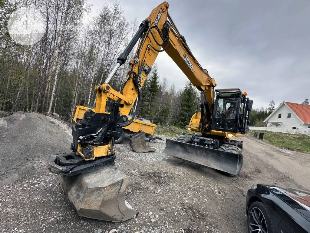 JCB JS 145 W - Grävmaskin på däck: bild 1 JCB JS 145 W - Grävmaskin på däck: bild 1