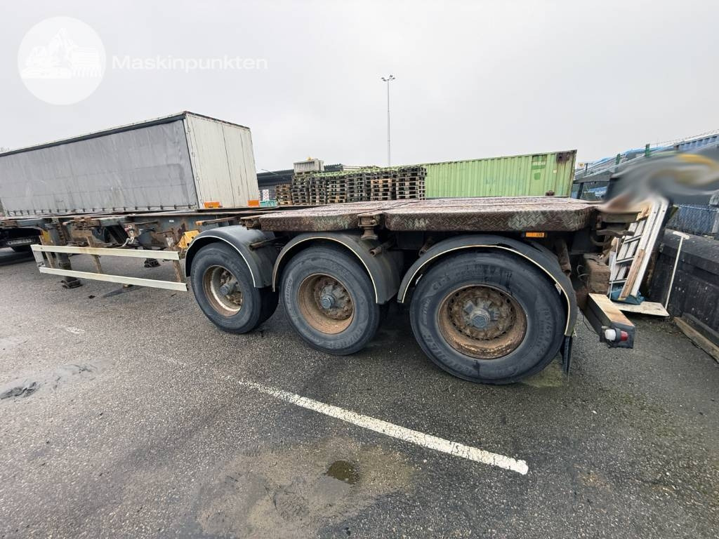 Schweriner CS 40 - Containerbil/ Växelflak semitrailer: bild 1 Schweriner CS 40 - Containerbil/ Växelflak semitrailer: bild 1