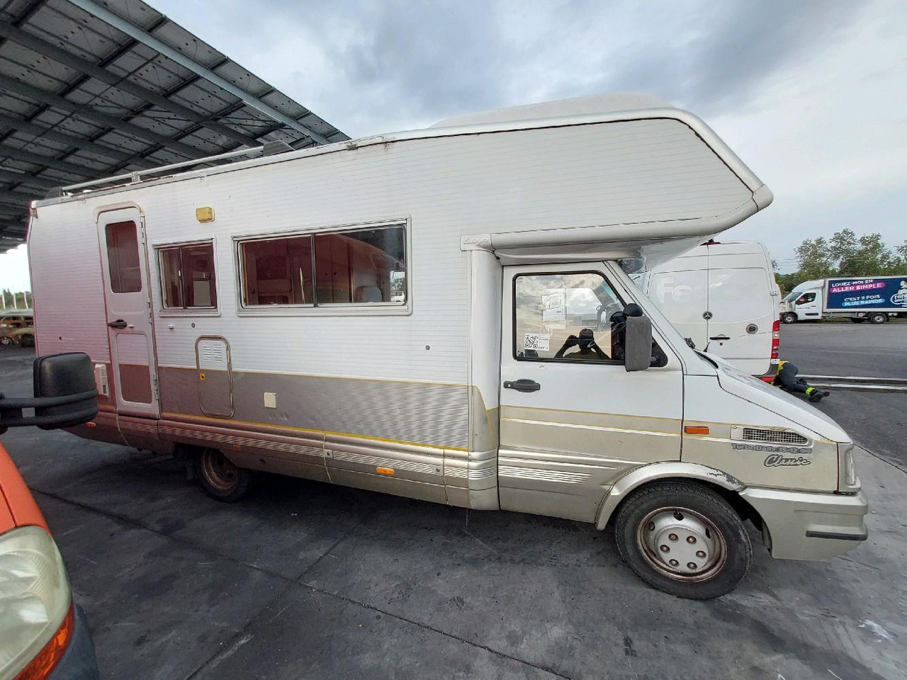 IVECO LAIKA 35.12 CAMPING 122 - Alkovbil: bild 3 IVECO LAIKA 35.12 CAMPING 122 - Alkovbil: bild 3