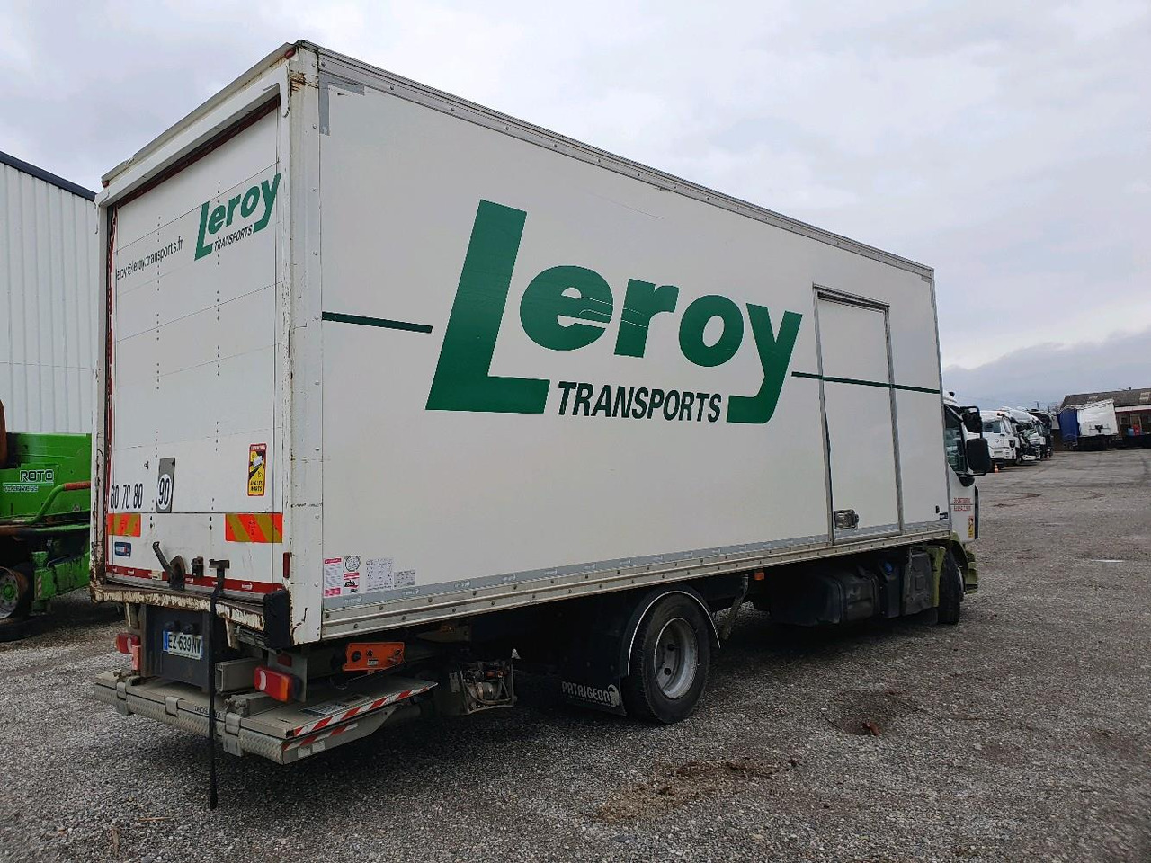 RENAULT D 12 DTI 215 - Lastbil med skåp: bild 4 RENAULT D 12 DTI 215 - Lastbil med skåp: bild 4