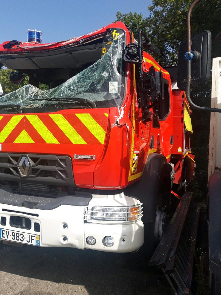 RENAULT D 4X4 TOUT-TERRAIN INCENDIE - Släck/ Räddningsvagn: bild 1 RENAULT D 4X4 TOUT-TERRAIN INCENDIE - Släck/ Räddningsvagn: bild 1