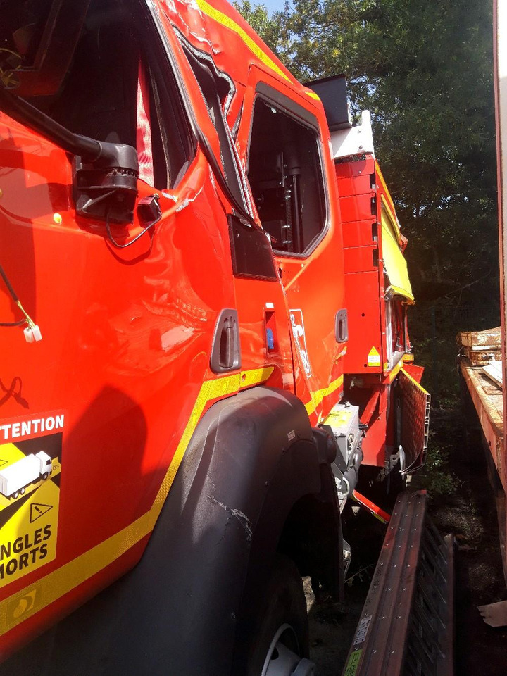 RENAULT D 4X4 TOUT-TERRAIN INCENDIE - Släck/ Räddningsvagn: bild 3 RENAULT D 4X4 TOUT-TERRAIN INCENDIE - Släck/ Räddningsvagn: bild 3