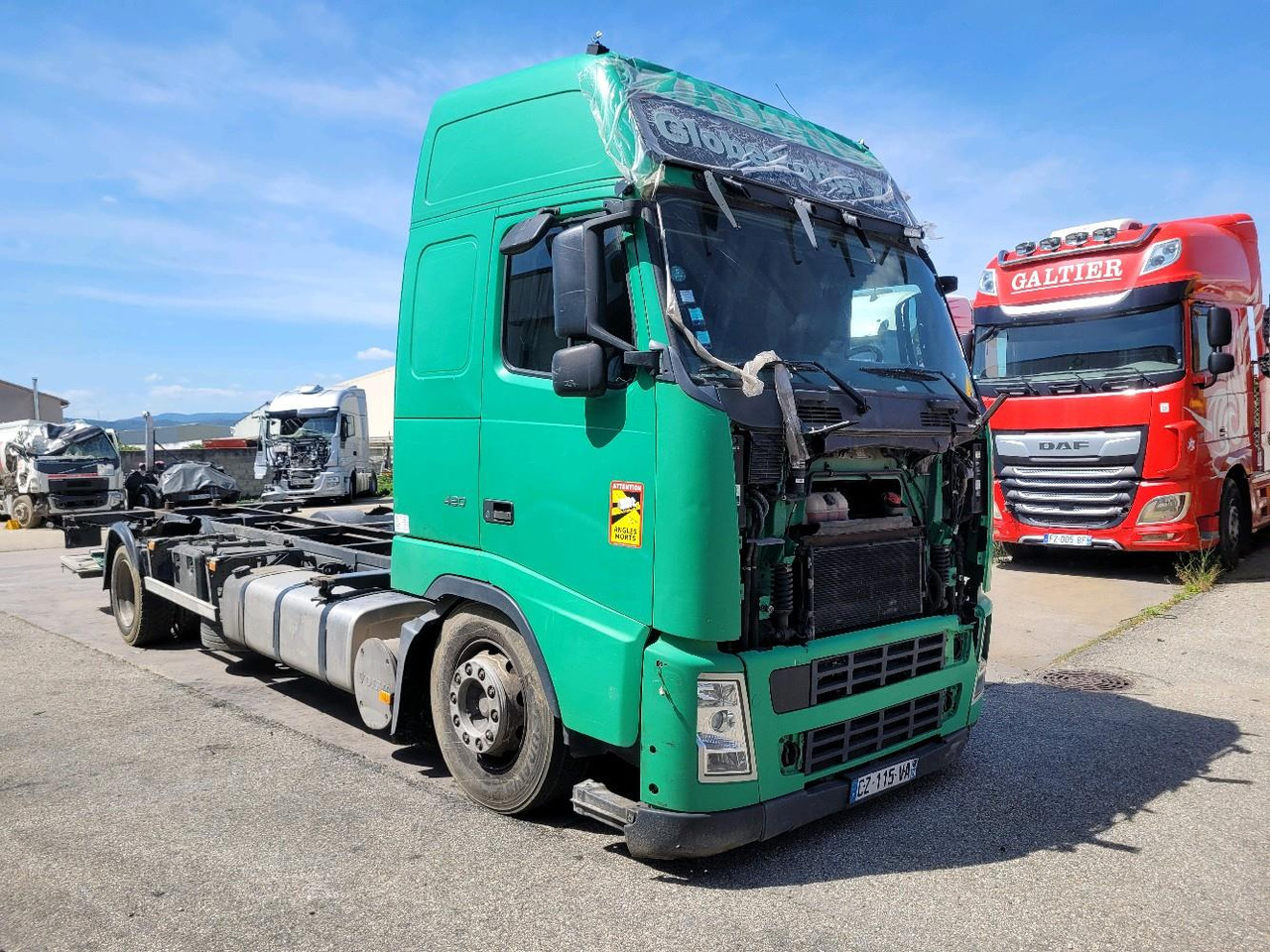 VOLVO FH12 420 GLOBETROTTER - Containerbil/ Växelflak lastbil: bild 1 VOLVO FH12 420 GLOBETROTTER - Containerbil/ Växelflak lastbil: bild 1