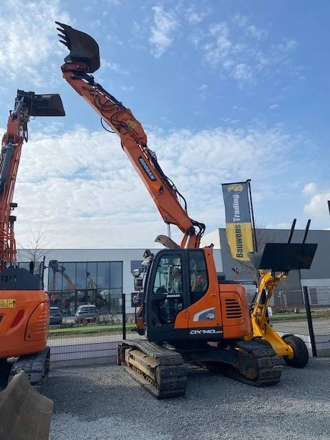 Doosan DX140 LCR-5 - Bandgrävare: bild 1 Doosan DX140 LCR-5 - Bandgrävare: bild 1