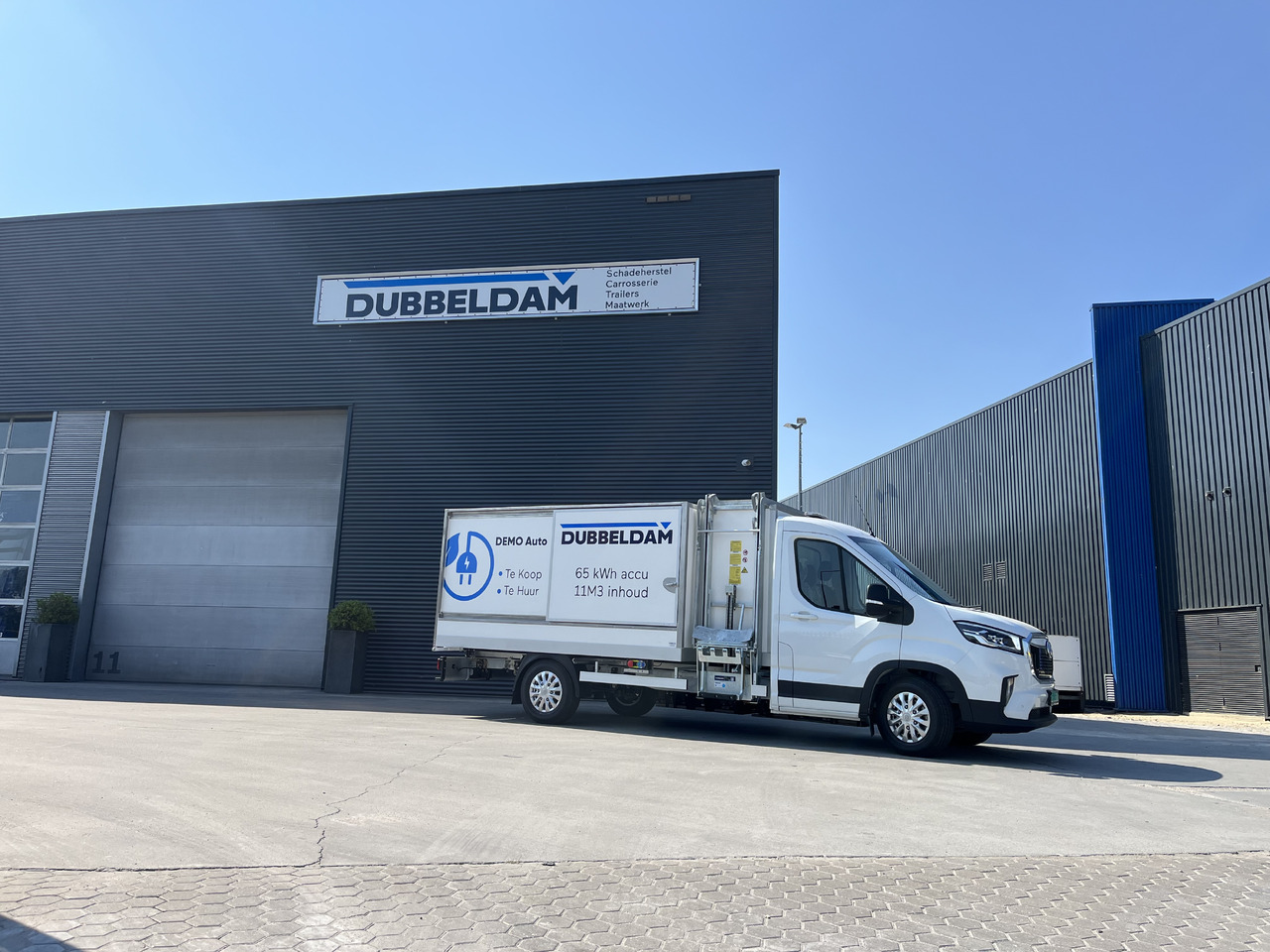 Maxus Delivery9 veegvuil zijbelader - Transportbil med tippflak, El transportbil: bild 1 Maxus Delivery9 veegvuil zijbelader - Transportbil med tippflak, El transportbil: bild 1