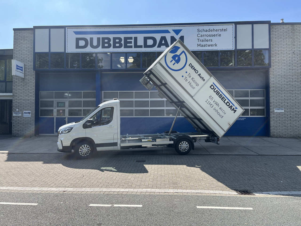 Maxus Delivery9 veegvuil zijbelader - Transportbil med tippflak, El transportbil: bild 2 Maxus Delivery9 veegvuil zijbelader - Transportbil med tippflak, El transportbil: bild 2