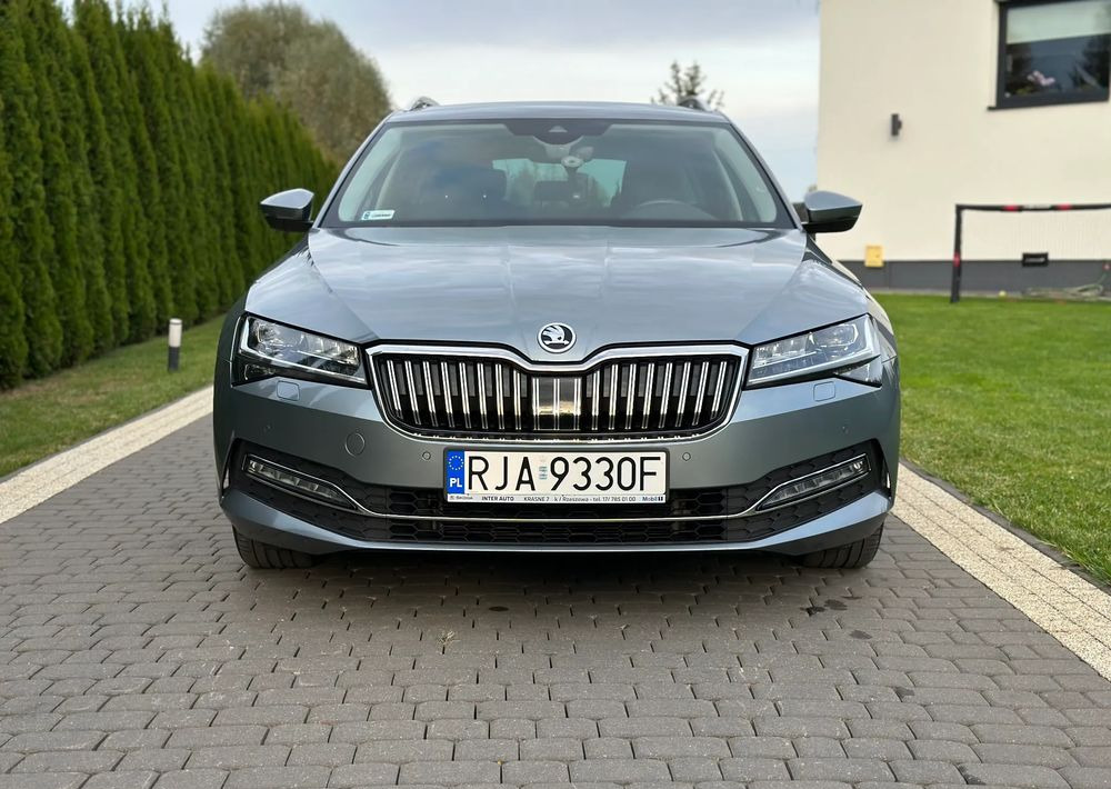 Skoda Superb 2.0 TDI SCR Style DSG - Kombi: bild 2 Skoda Superb 2.0 TDI SCR Style DSG - Kombi: bild 2