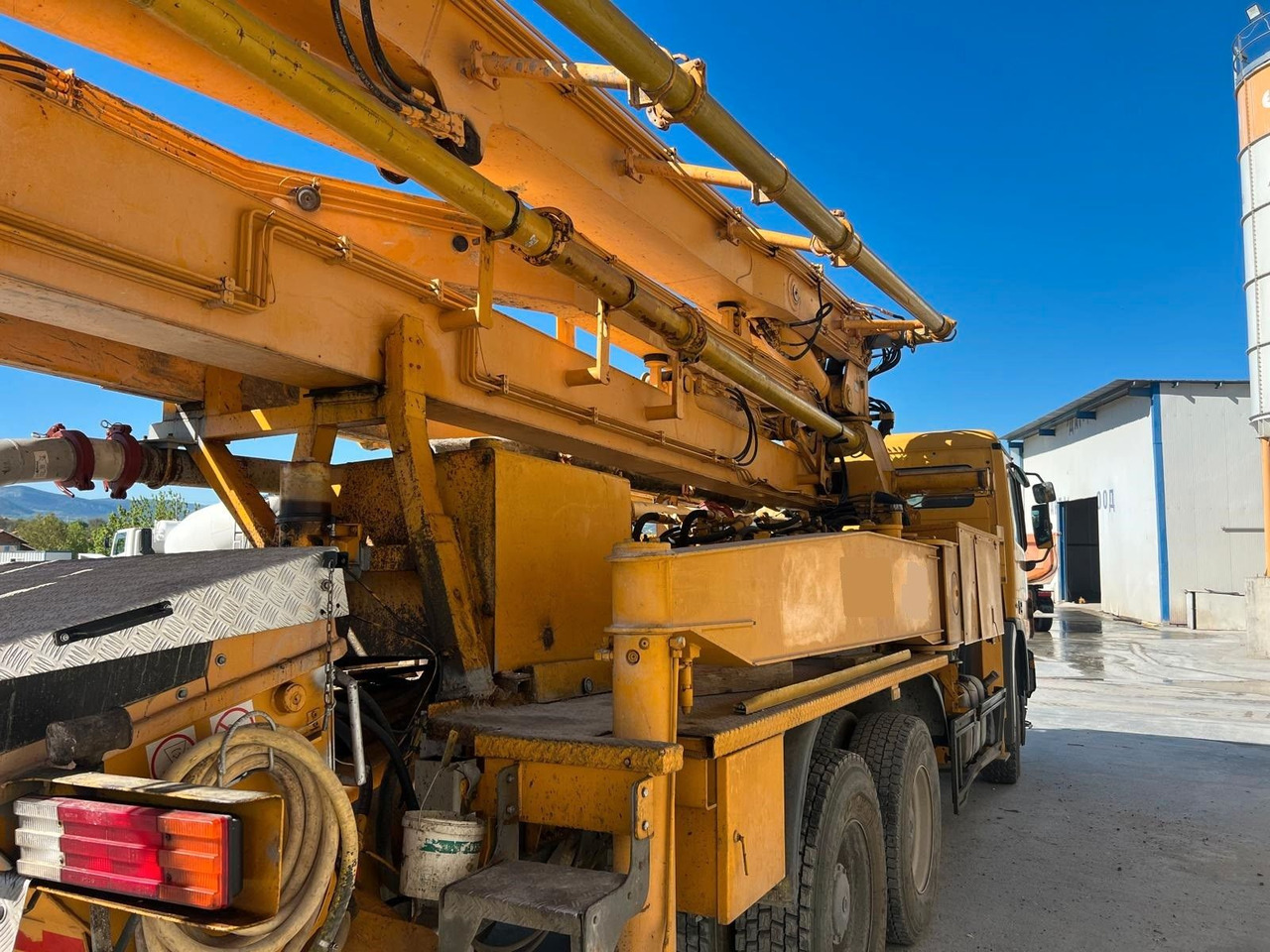 Mercedes-Benz ACTROS 3332 ELBA SCHWING 36M - Betongpump: bild 2 Mercedes-Benz ACTROS 3332 ELBA SCHWING 36M - Betongpump: bild 2