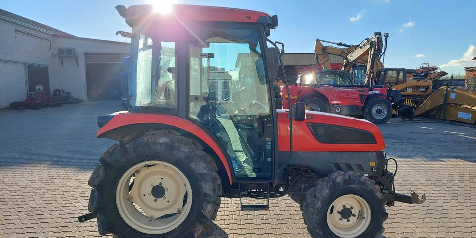 Kioti EX50 HST 50KM klimatyzacja przedni TUZ - Traktor: bild 5 Kioti EX50 HST 50KM klimatyzacja przedni TUZ - Traktor: bild 5