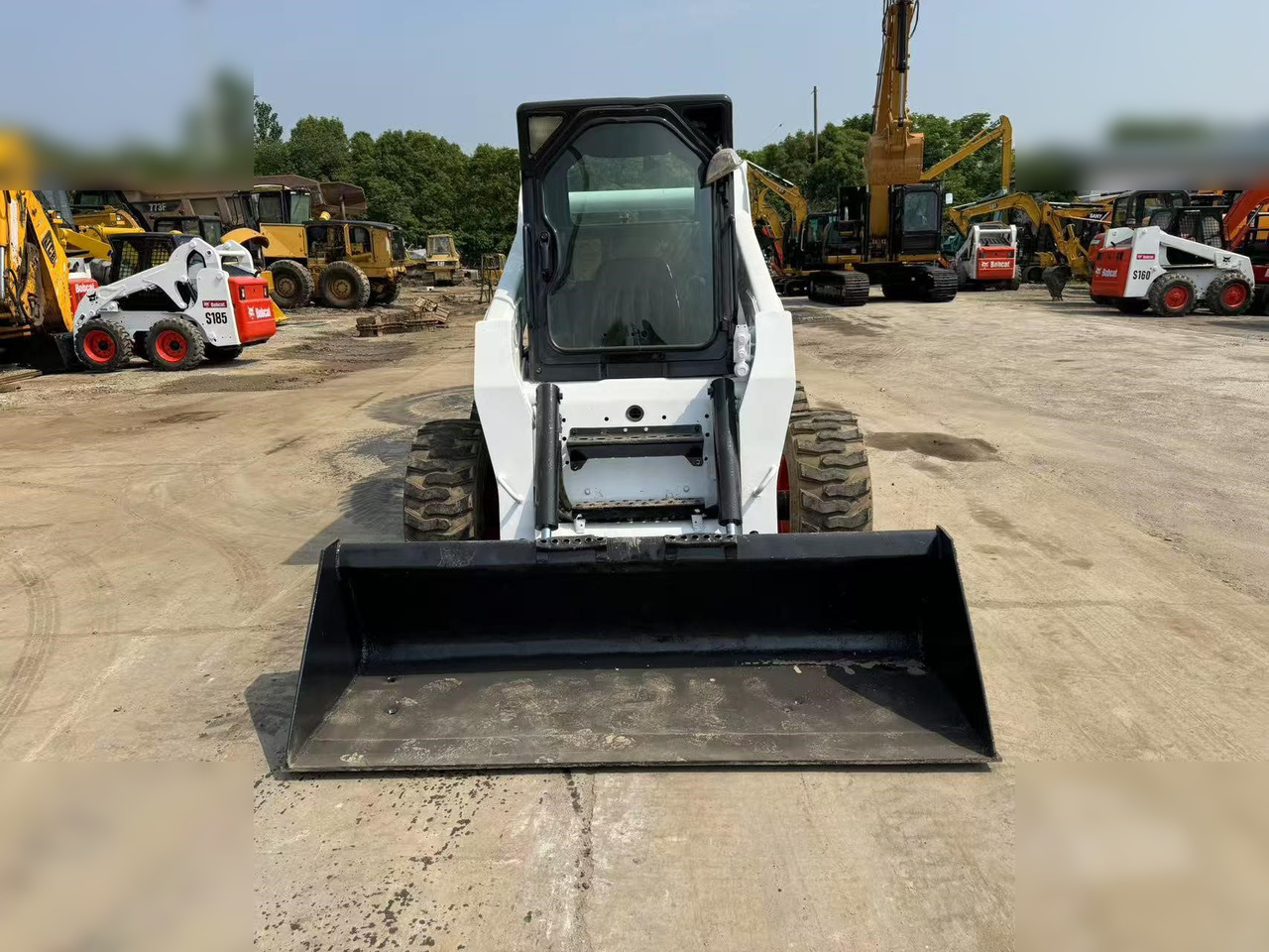 BOBCAT S300 - Kompaktlastare/ Slirstyrda lastare: bild 2 BOBCAT S300 - Kompaktlastare/ Slirstyrda lastare: bild 2