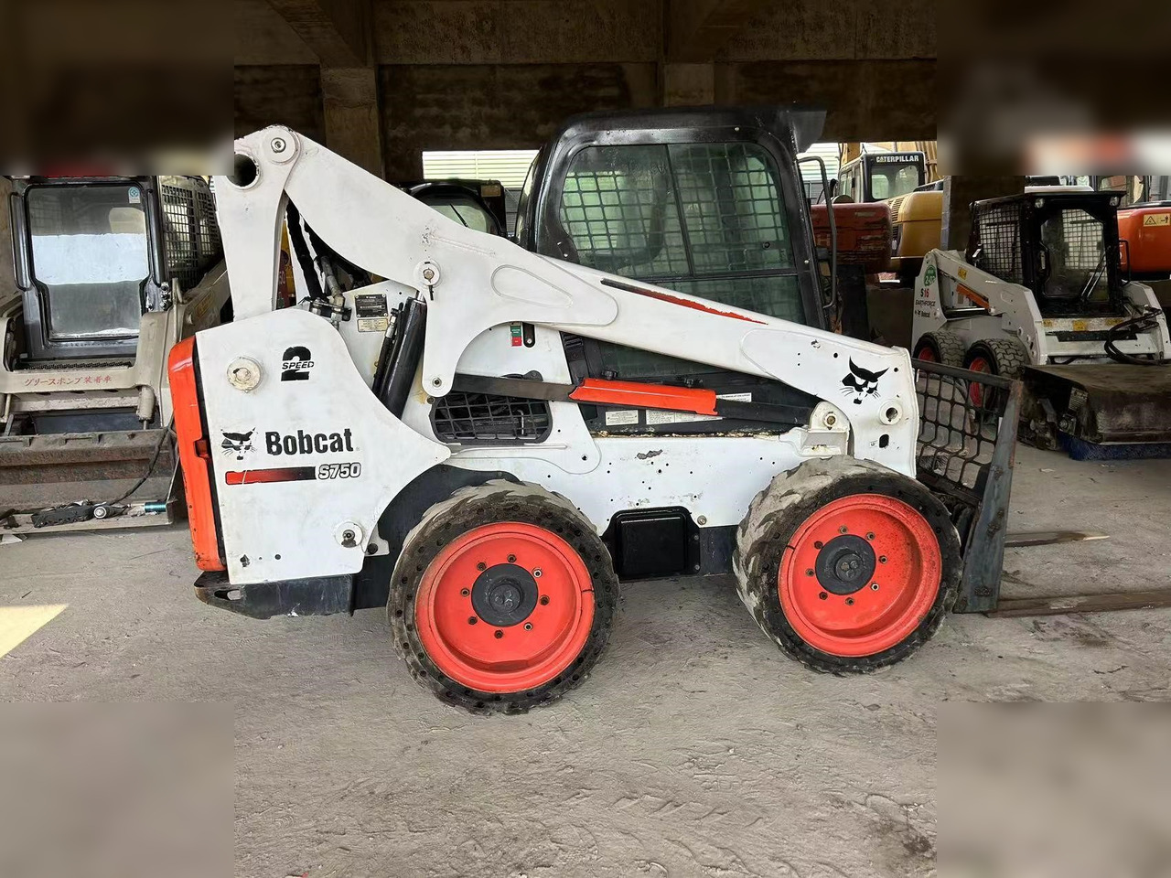 BOBCAT S750 - Kompaktlastare/ Slirstyrda lastare: bild 1 BOBCAT S750 - Kompaktlastare/ Slirstyrda lastare: bild 1
