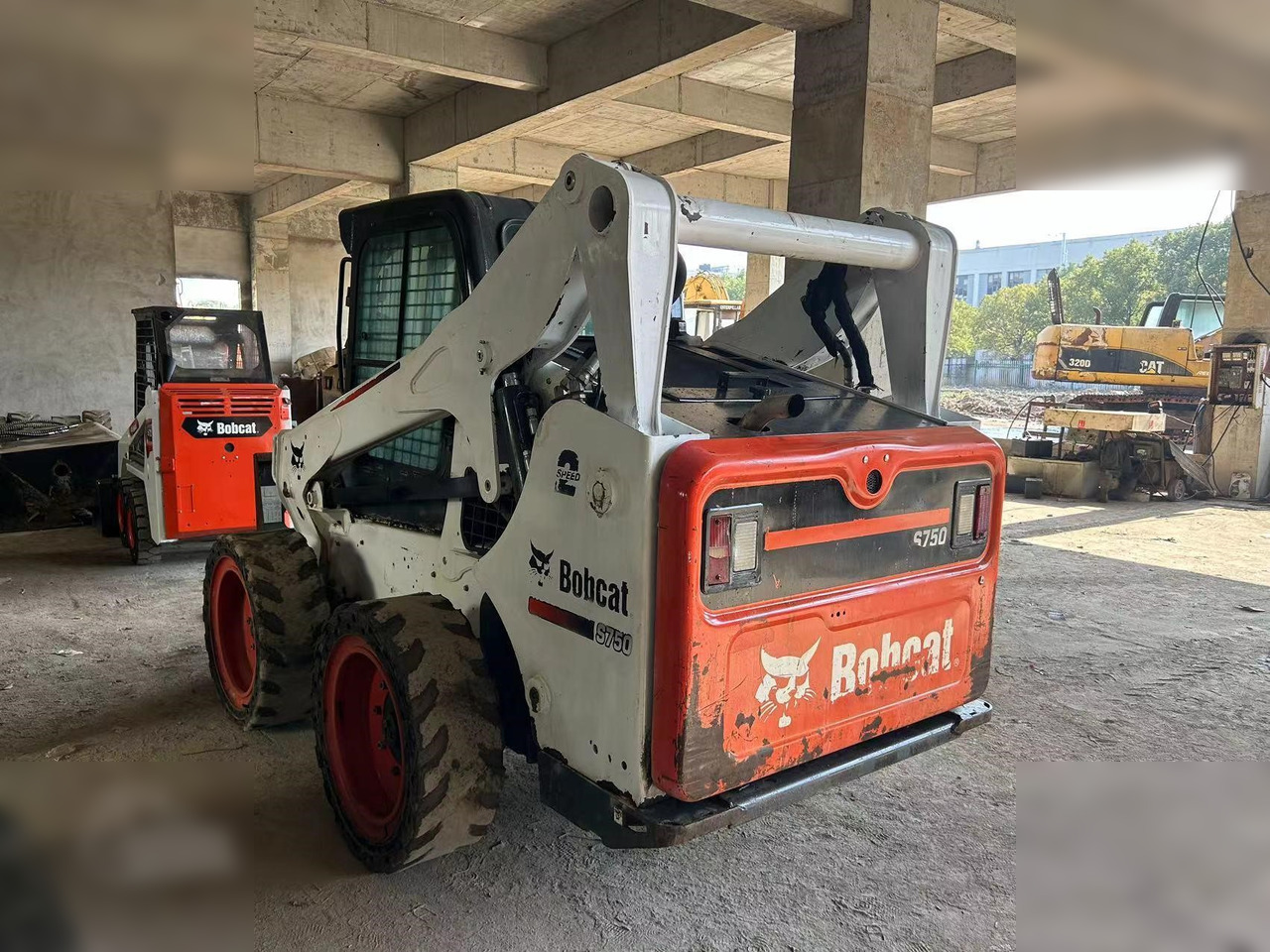 BOBCAT S750 - Kompaktlastare/ Slirstyrda lastare: bild 2 BOBCAT S750 - Kompaktlastare/ Slirstyrda lastare: bild 2