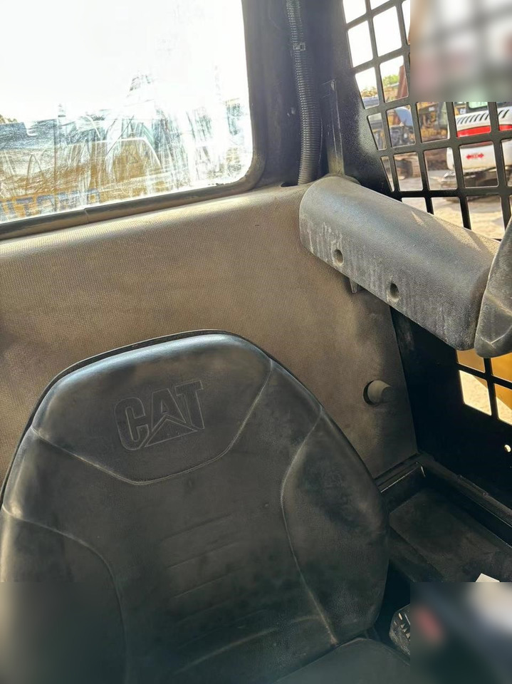 CATERPILLAR 226B - Kompaktlastare/ Slirstyrda lastare: bild 4 CATERPILLAR 226B - Kompaktlastare/ Slirstyrda lastare: bild 4