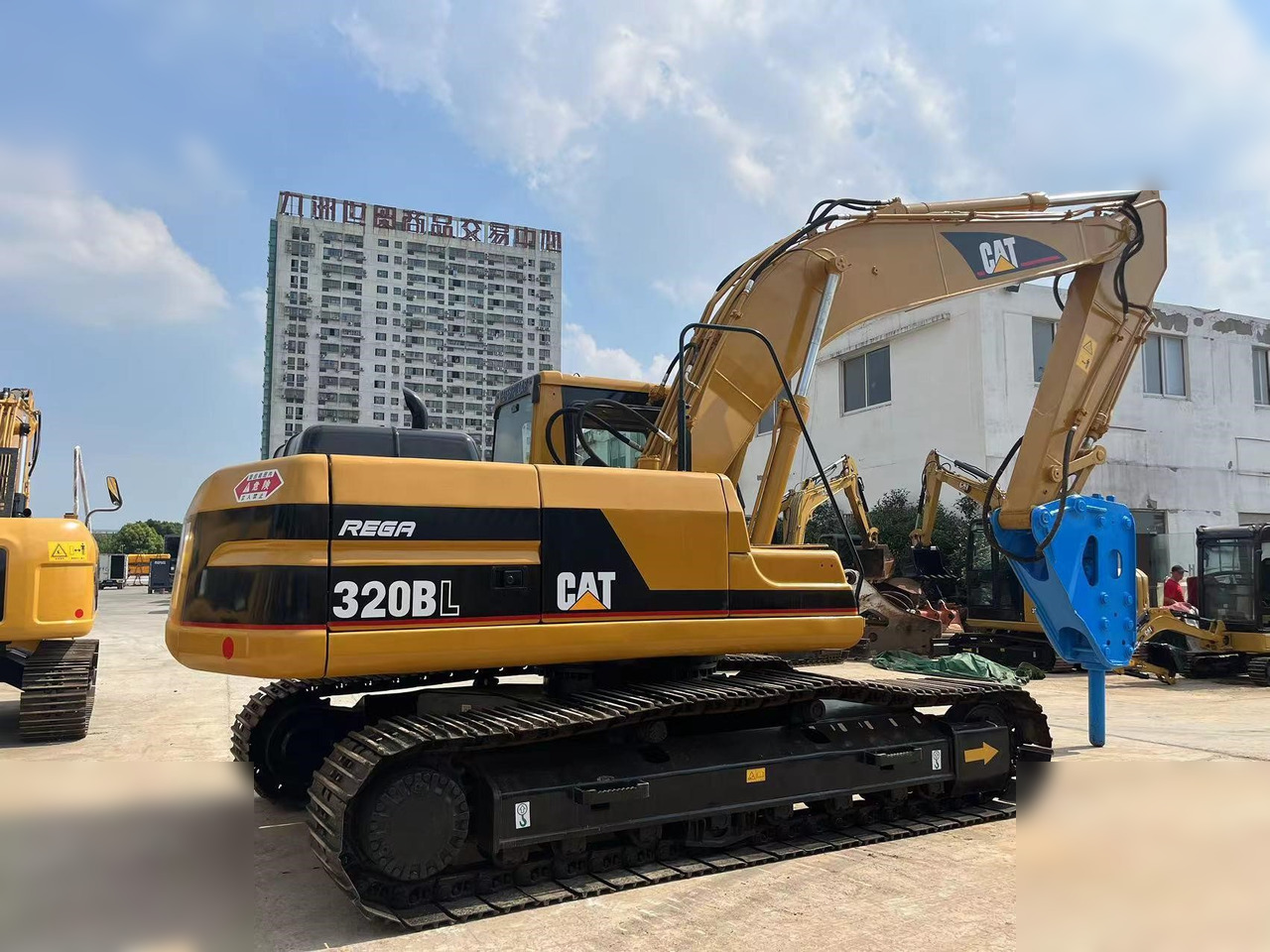CATERPILLAR 320BL - Bandgrävare: bild 2 CATERPILLAR 320BL - Bandgrävare: bild 2